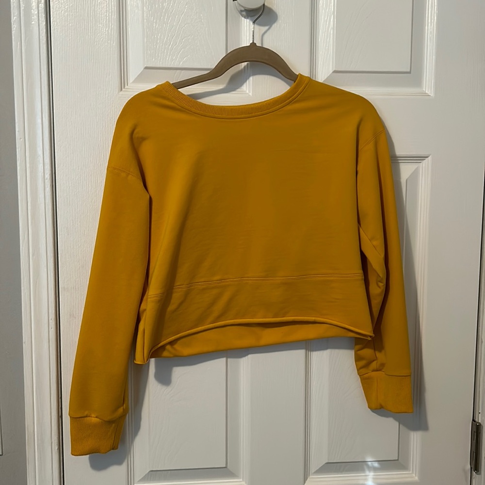Zyia small yellow crop sweatshirt